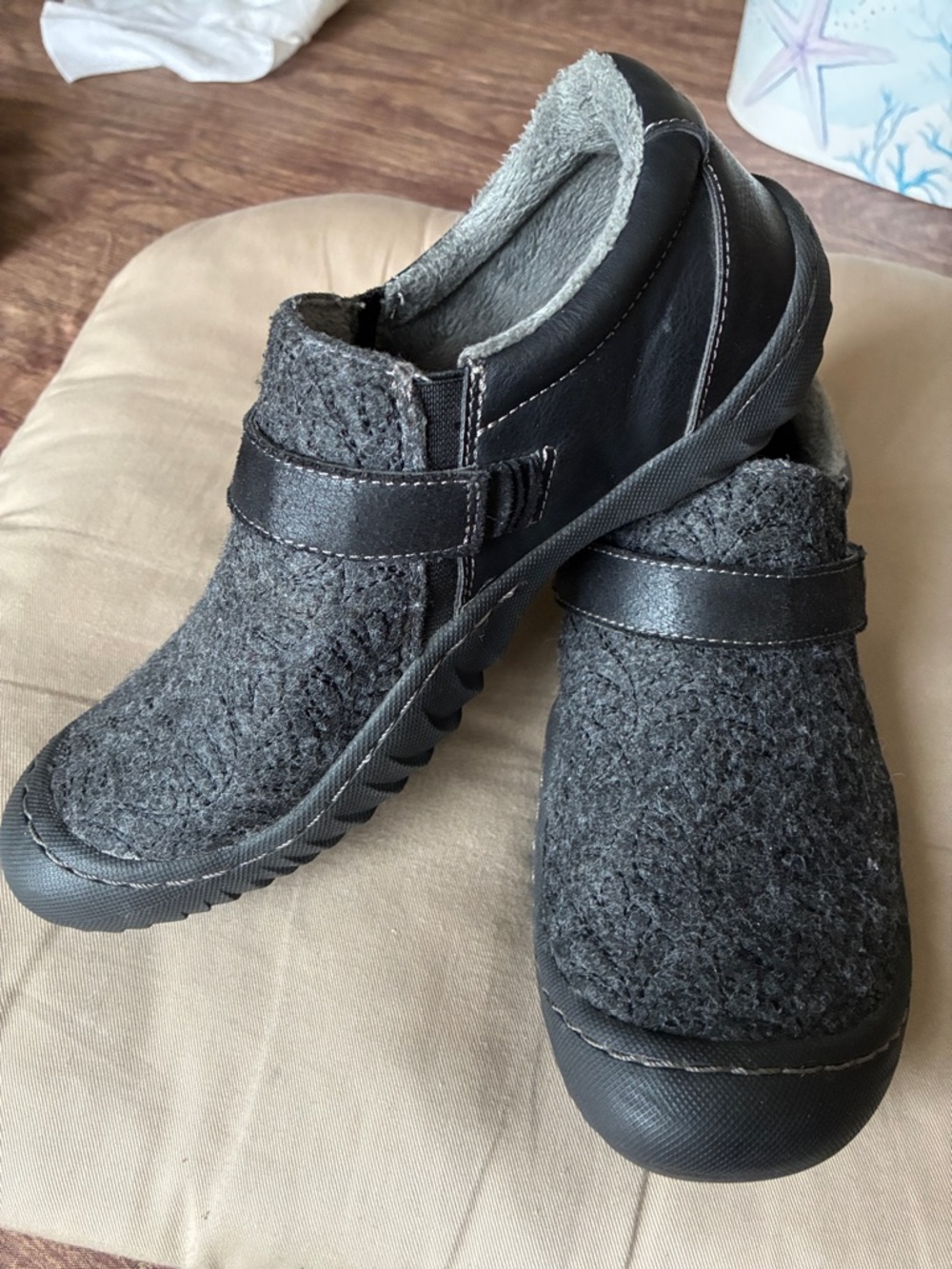 Ladies Casual Gray Slip-On Comfort Shoe Sz 7 1/2